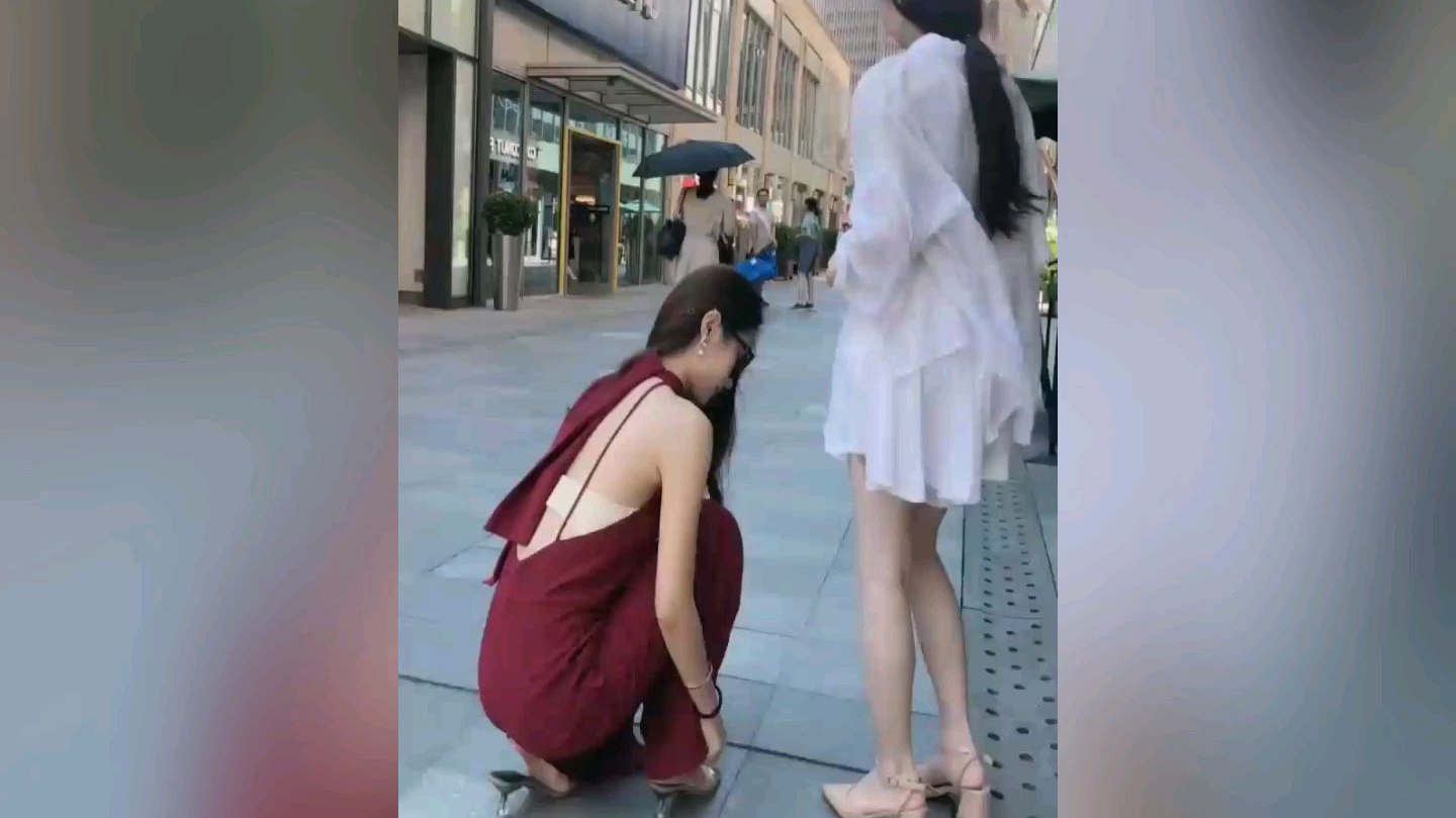 小姐姐,衣服有点厉害哦!